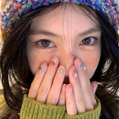 13朵玫瑰 在线观看封面